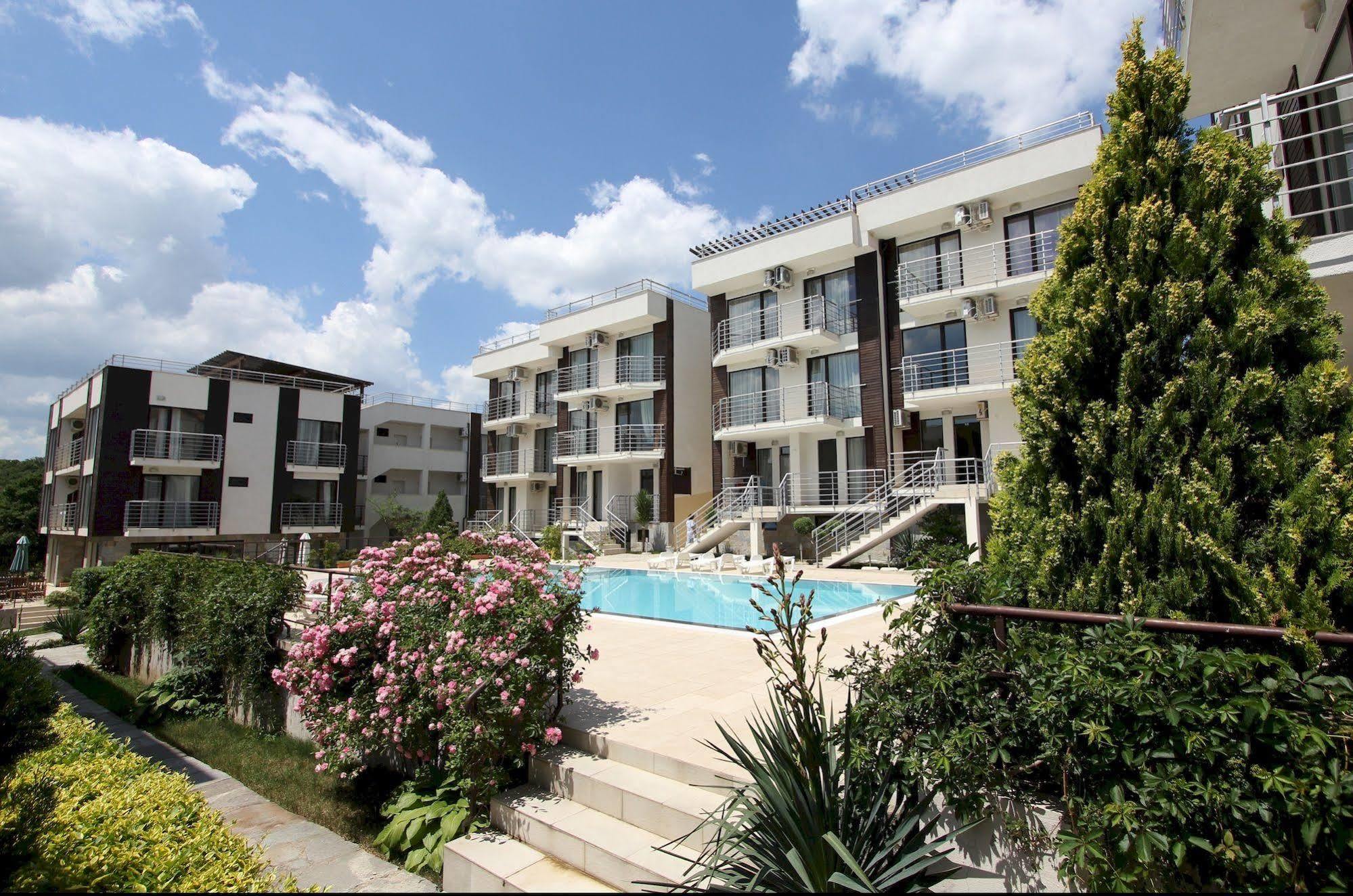 New Line Village Apartments Sunny Beach Exterior photo