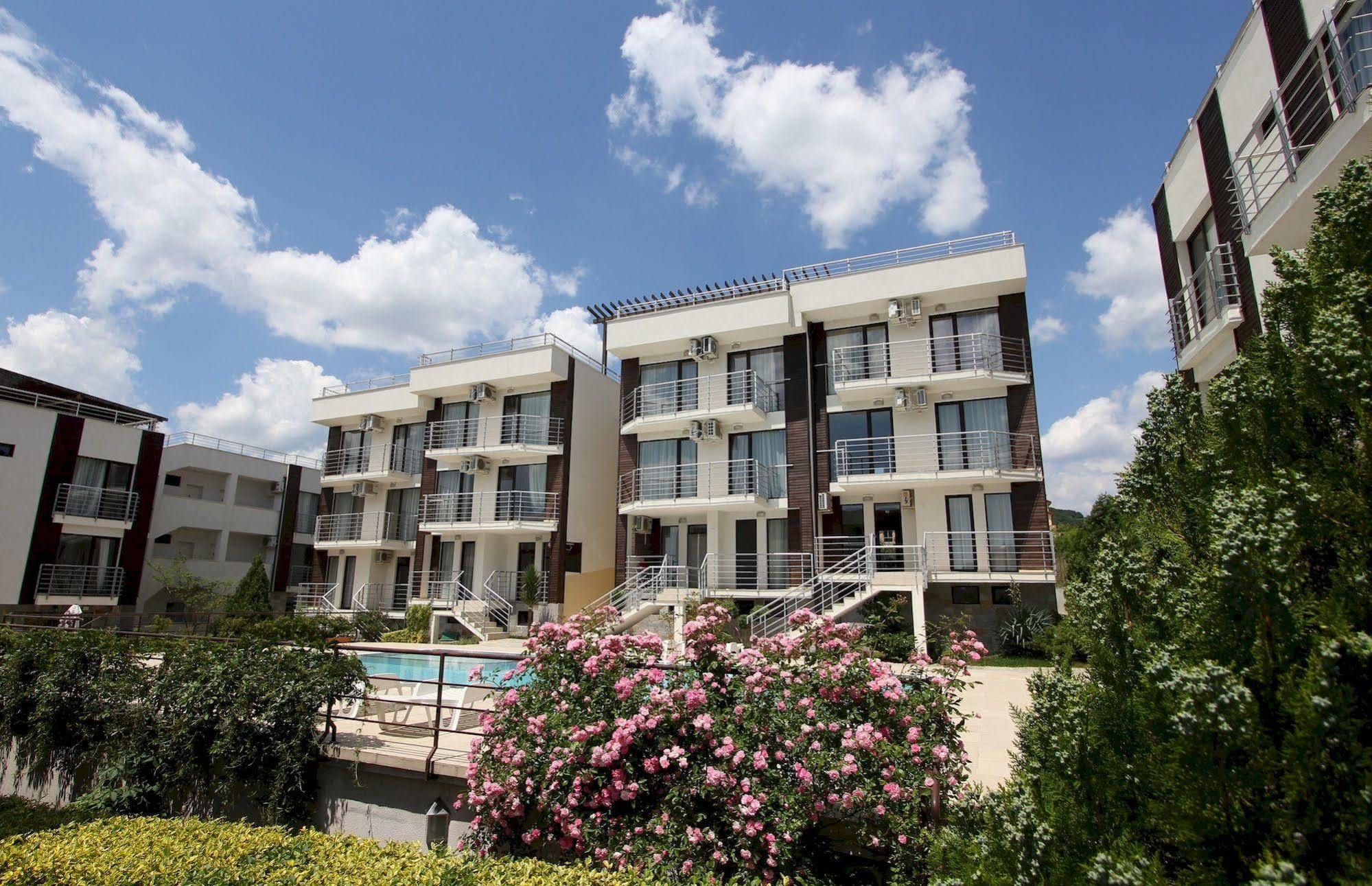 New Line Village Apartments Sunny Beach Exterior photo