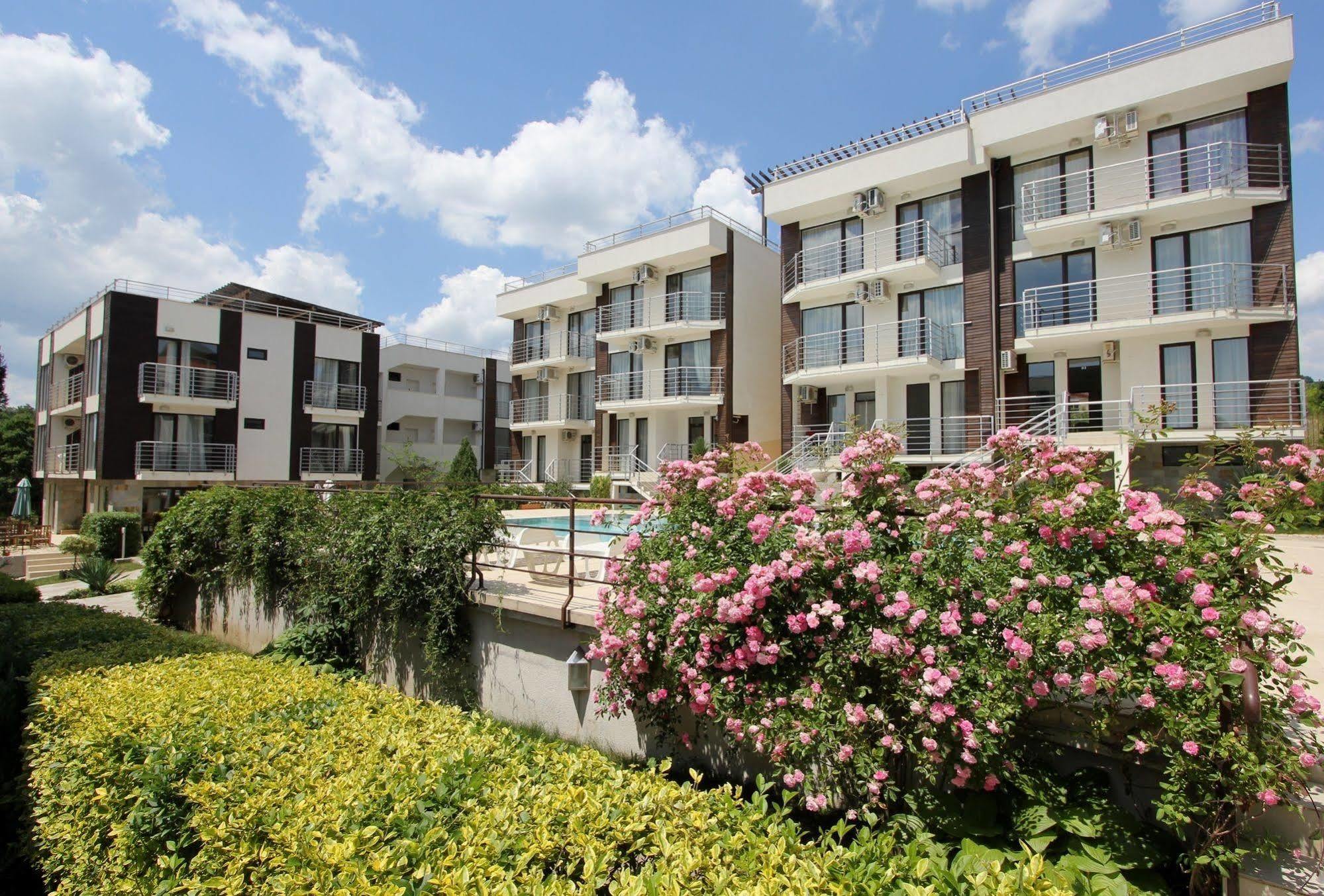 New Line Village Apartments Sunny Beach Exterior photo